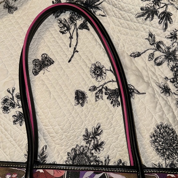 DOONEY & BOURKE Disney COLLECTION The Rescuers Tote - Picture 10 of 14